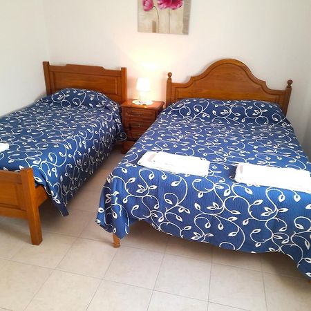 Pacheco'S Guesthouse Lagos Room photo
